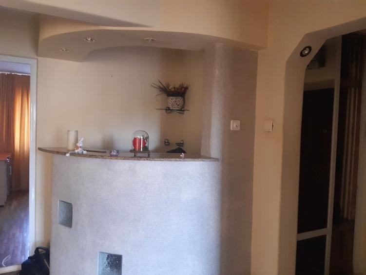 Apartament cu 3 camere decomandat în Trivale