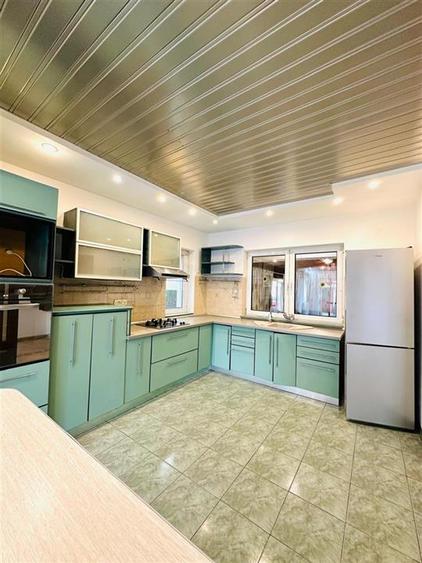 Duplex cu 5 camere cu Canalizare în Central