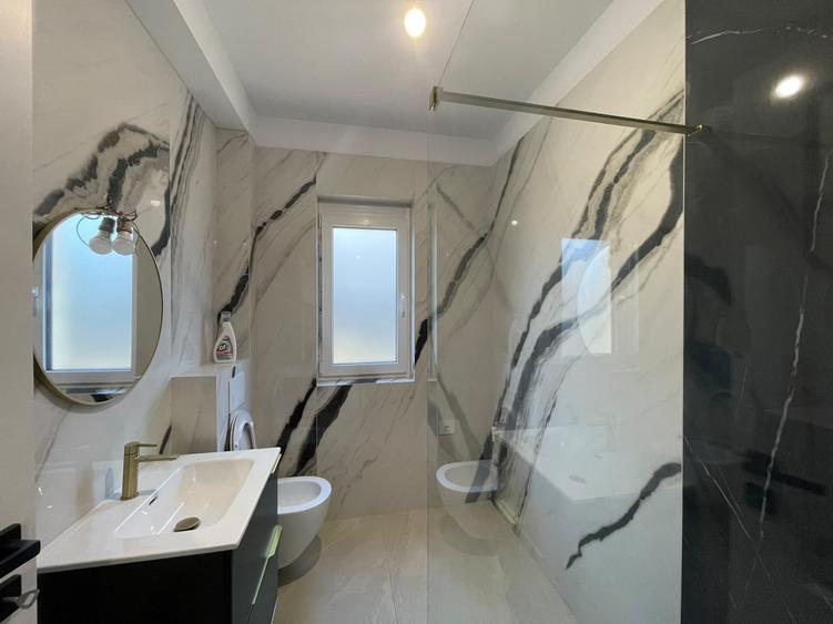 Duplex cu 4 camere cu Canalizare în Covaci