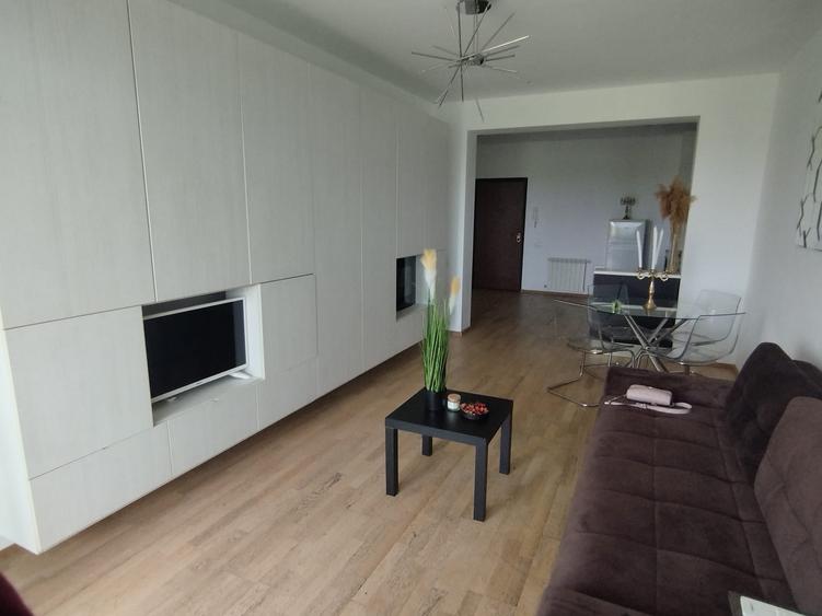 Apartament cu 2 camere semidecomandat în Băneasa