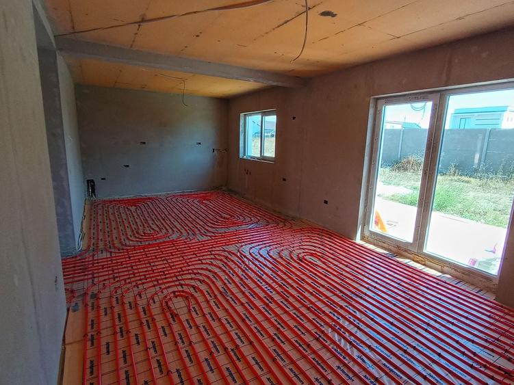 Duplex cu 3 camere cu Canalizare în Sânandrei