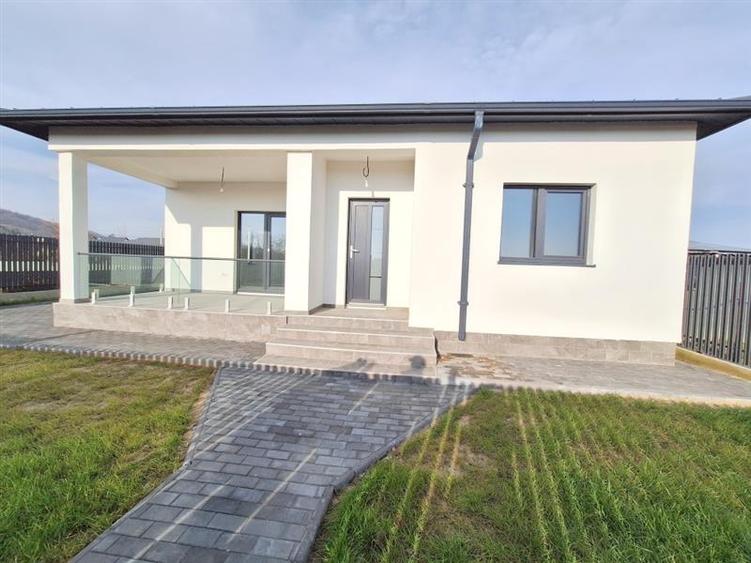 Casă individuală cu 3 camere cu Teren 270 Mp în 9 Mai