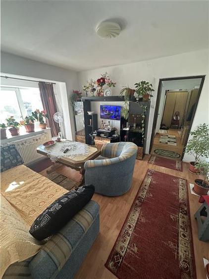 Apartament cu 3 camere semidecomandat în Circumvalațiunii