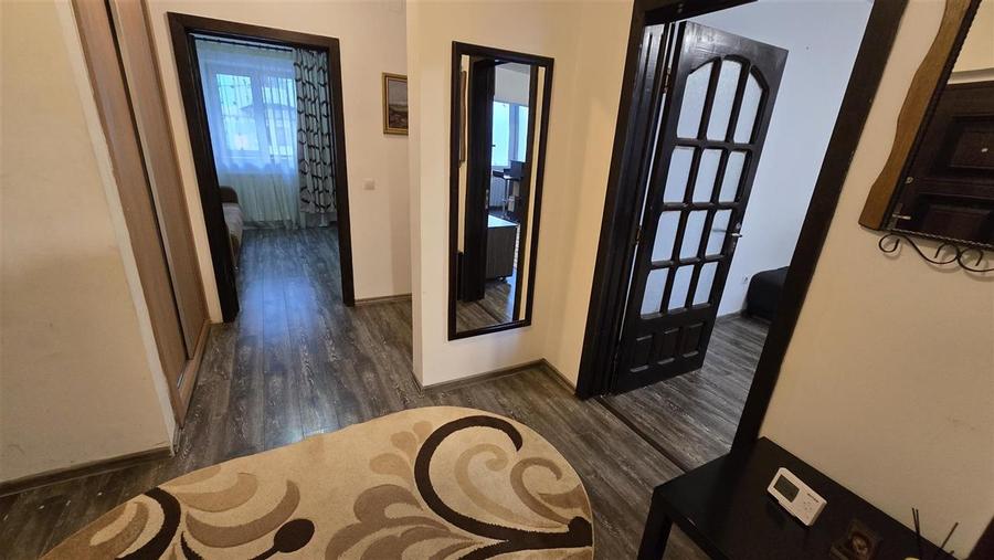 Apartament cu 3 camere decomandat, mobilat în Central