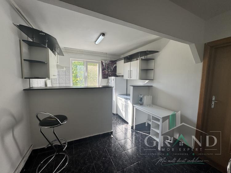 Apartament cu 3 camere semidecomandat, mobilat în Gheorgheni