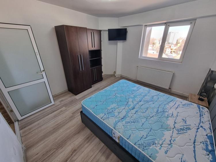 Apartament cu 3 camere decomandat, mobilat în Trocadero