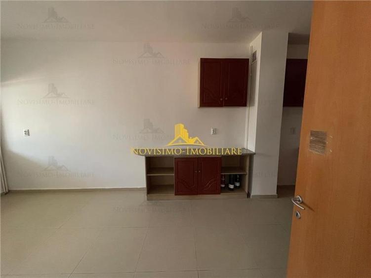Casă individuală cu 7 camere cu Teren 300 Mp în Central
