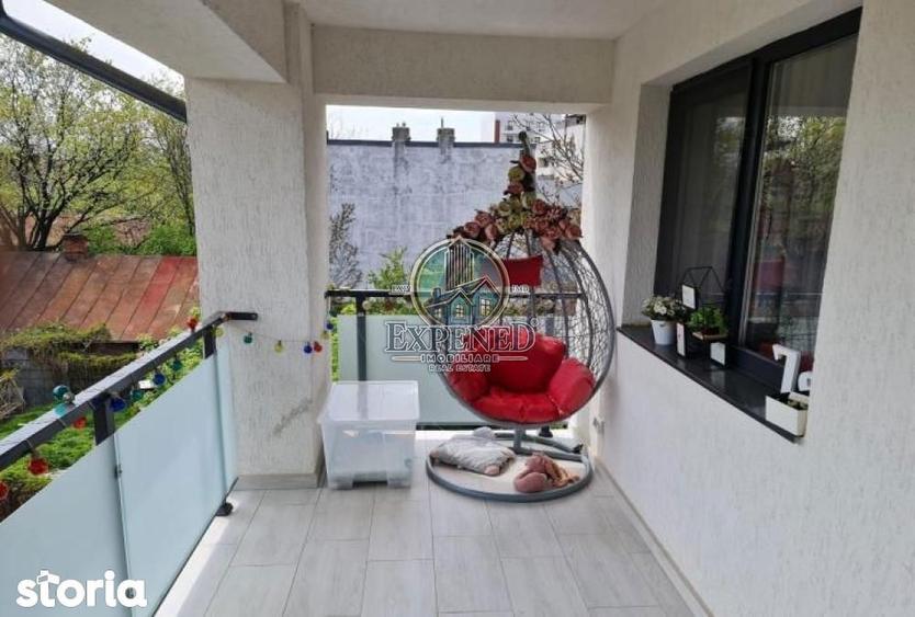 Apartament cu 3 camere decomandat în Titan