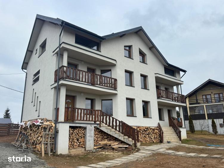 Casă cu 7 camere cu Teren 1000 Mp în Mărgău