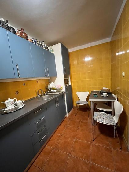 Apartament cu 3 camere decomandat în Tineretului