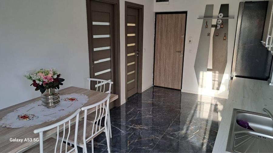 Garsonieră decomandată în Central