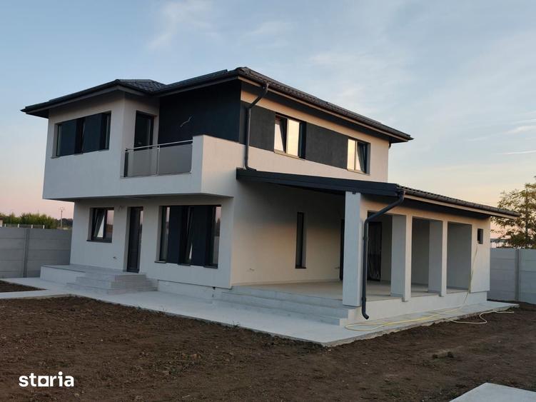 Casă cu 4 camere cu Teren 484 Mp în Joița