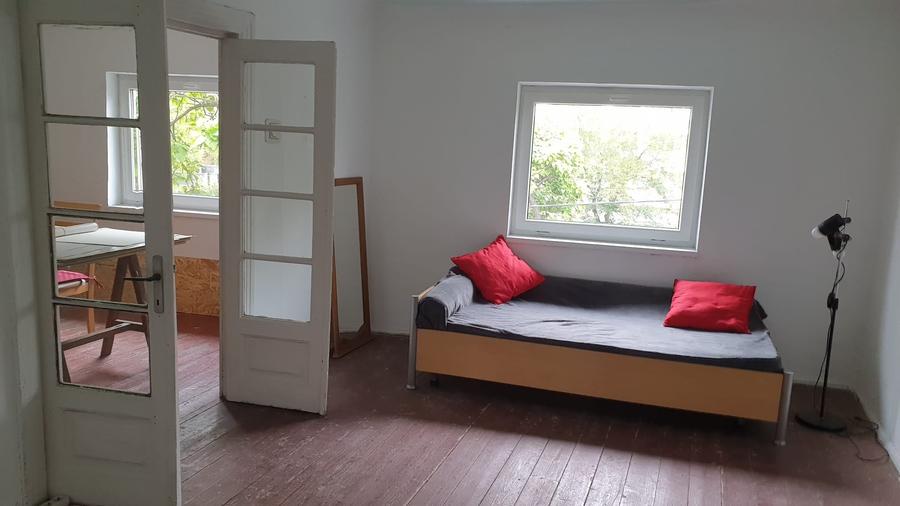 Apartament cu 3 camere semidecomandat în Domenii
