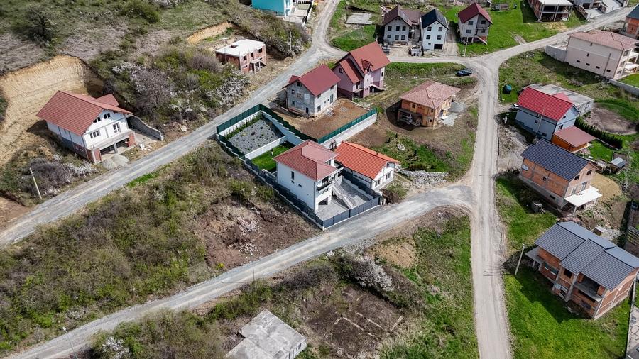 Casă individuală cu 4 camere cu Canalizare în Șura Mare