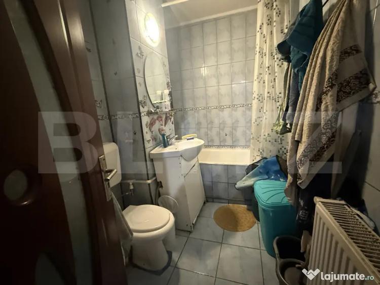 Apartament cu 3 camere semidecomandat în Micro 11