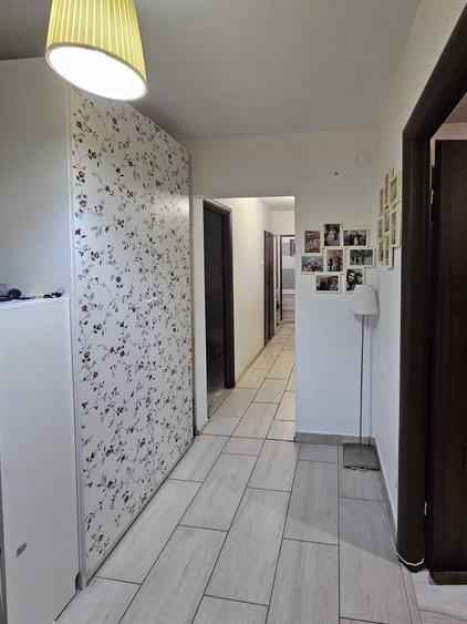 Apartament cu 3 camere decomandat în Brâncoveanu
