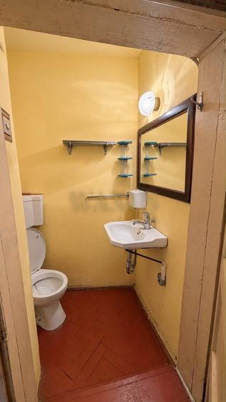 Apartament cu 3 camere semidecomandat, mobilat în Central