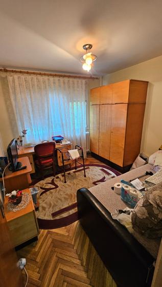 Apartament cu 3 camere decomandat în Drumul Taberei