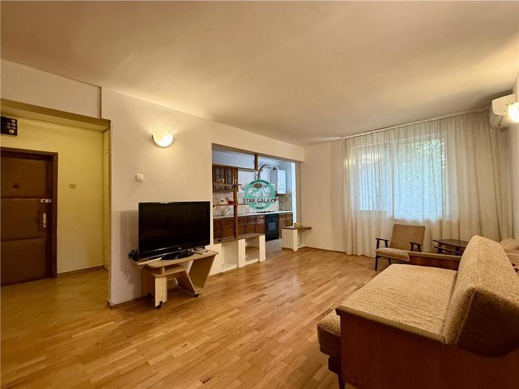 Apartament cu 3 camere decomandat, mobilat în Corina