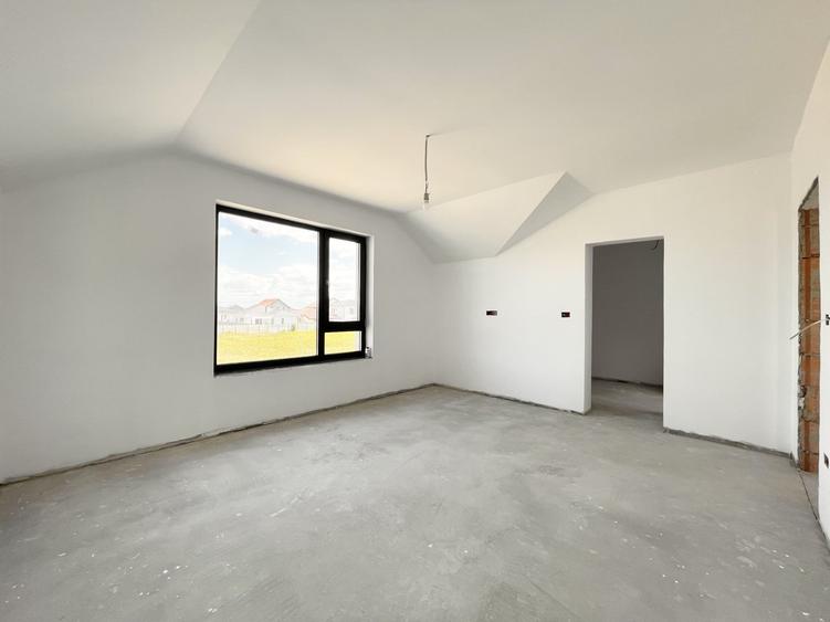 Duplex cu 4 camere cu Canalizare în Moșnița Nouă