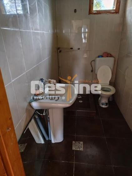 Casă cu 6 camere cu Teren 11250 Mp în Ștubeiu