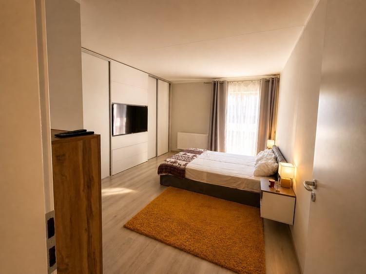 Apartament cu 2 camere semidecomandat, mobilat în Florești