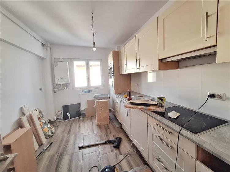 Apartament cu 3 camere decomandat în Mioriței