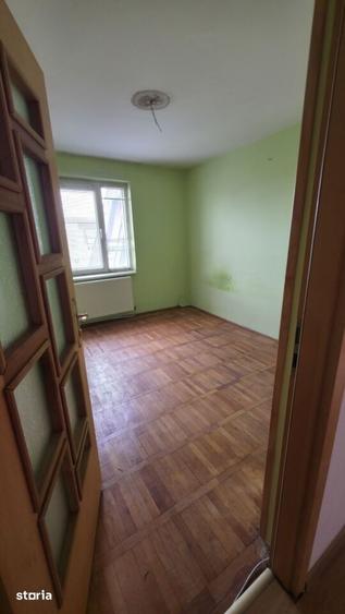 Apartament cu 4 camere decomandat în Tolstoi