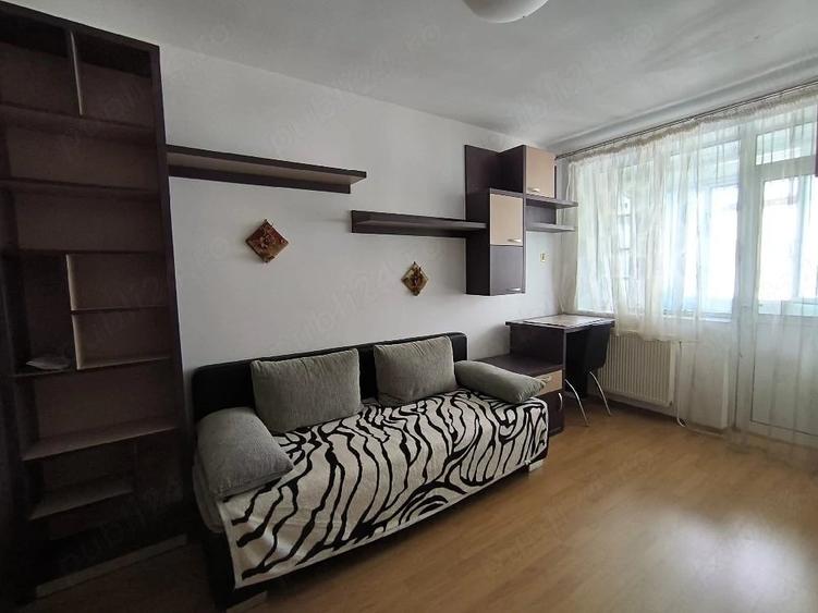 Apartament cu 3 camere decomandat în Horia