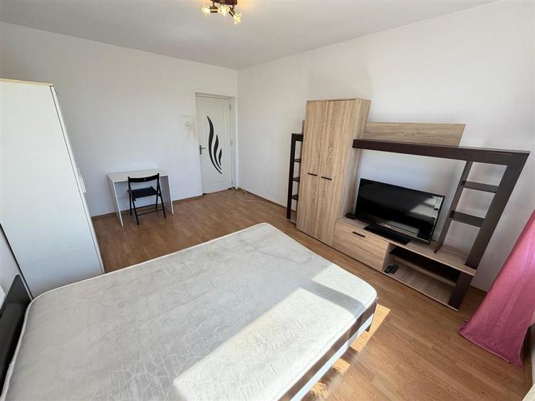 Apartament cu 2 camere decomandat în Podu Roș