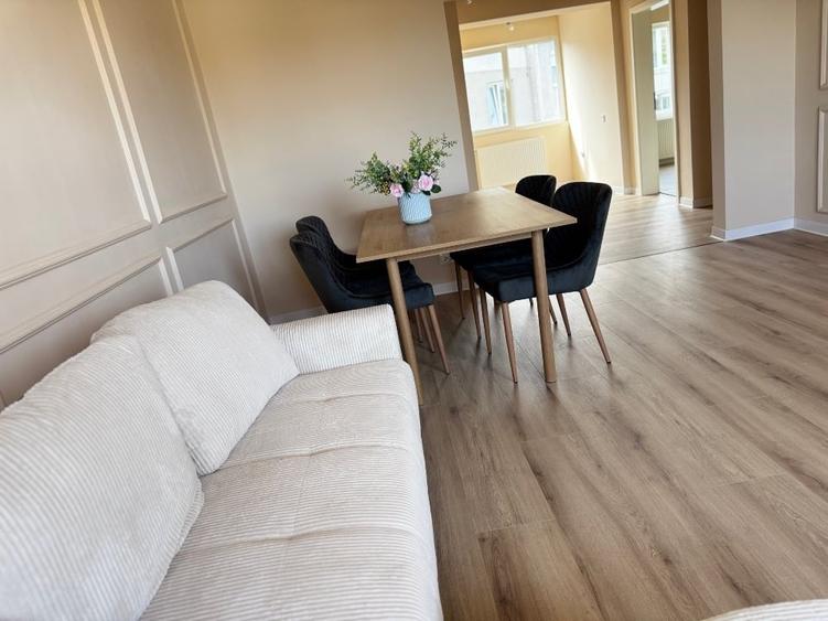 Apartament cu 4 camere decomandat, mobilat în Decebal