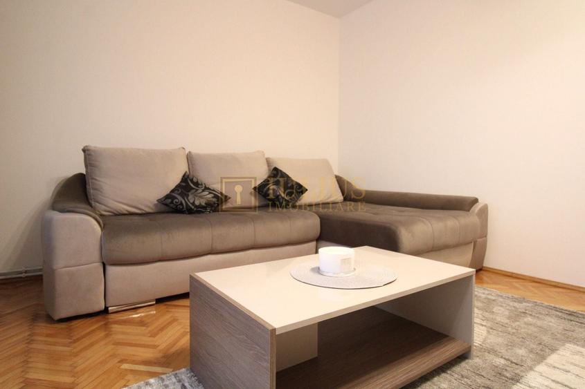 Apartament cu 3 camere decomandat în Soarelui
