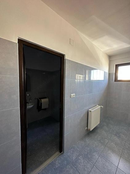 Spațiu comercial, de 1,500 mp, în Freidorf