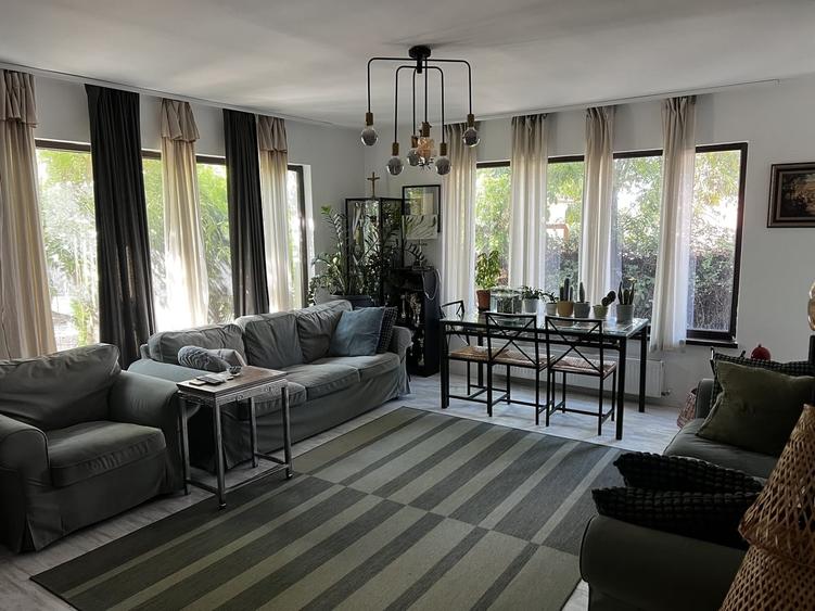 Casă cu 6 camere cu Teren 700 Mp în Corbeanca