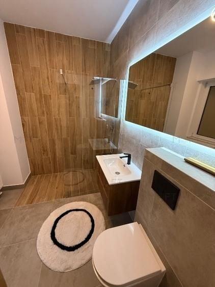 Apartament cu 4 camere semidecomandat, mobilat în Herăstrău
