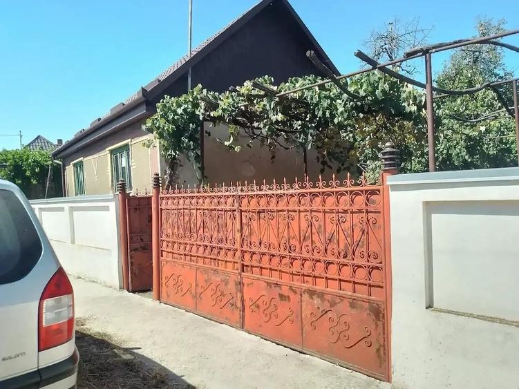 Casă cu Teren 35 Mp în Marca