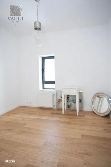 Apartament cu 3 camere semidecomandat, mobilat în Calea Călărașilor