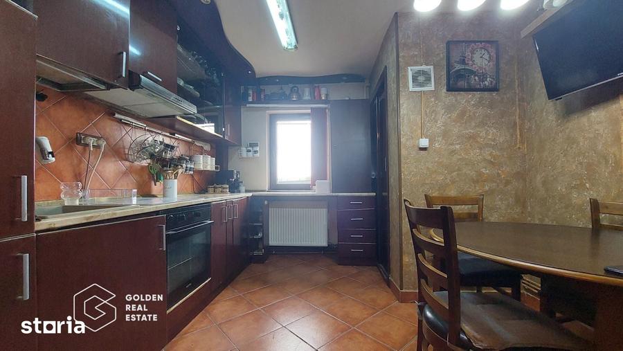 Apartament cu 3 camere decomandat în Podgoria