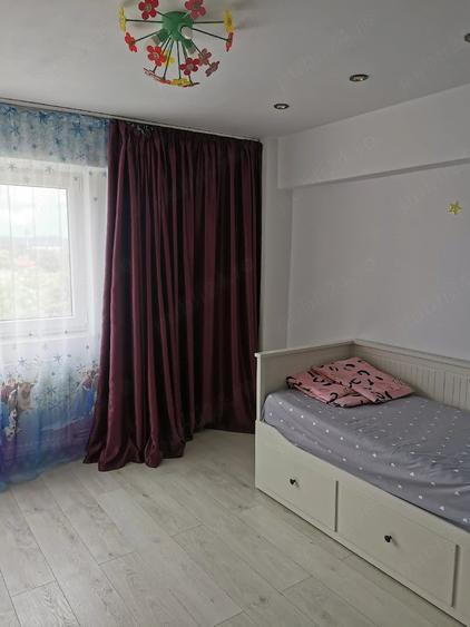 Apartament cu 3 camere decomandat în Exterior Vest