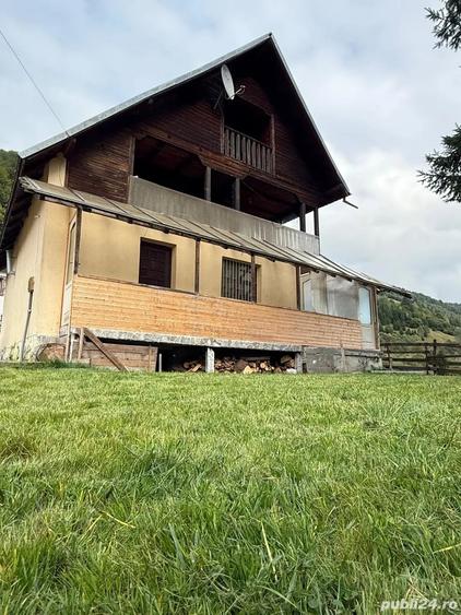 Casă cu 5 camere cu Teren 580 Mp în Sătic