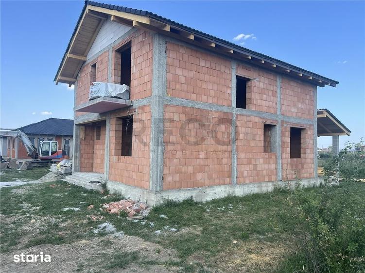 Casă cu 4 camere cu Teren 300 Mp în Sânmartin