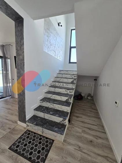 Casă individuală cu 4 camere cu Canalizare în Dezmir