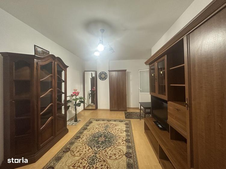 Garsonieră decomandată în Vest