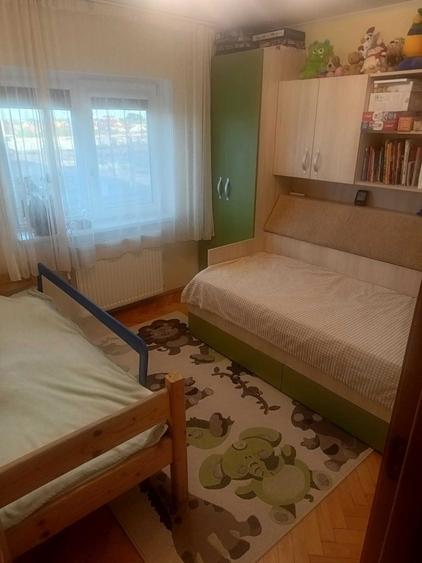 Apartament cu 4 camere decomandat, mobilat în Central