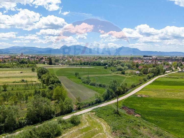Teren agricol extravilan de 25100 mp, în Prejmer