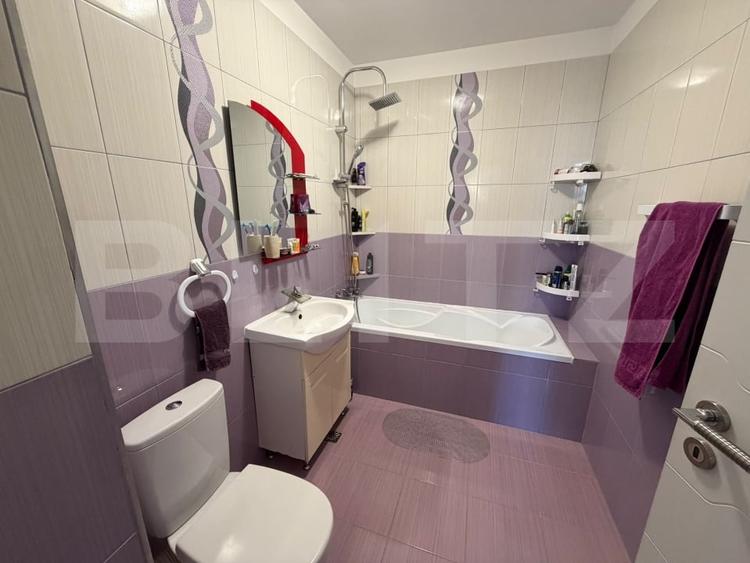 Apartament cu 3 camere semidecomandat, mobilat în Florești