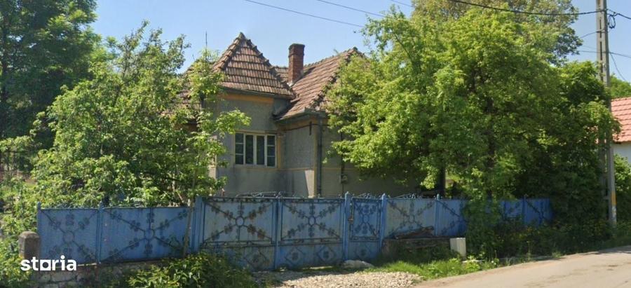 Casă cu 3 camere în Comșești