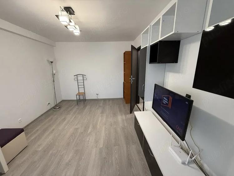 Garsonieră decomandată în Baba Novac