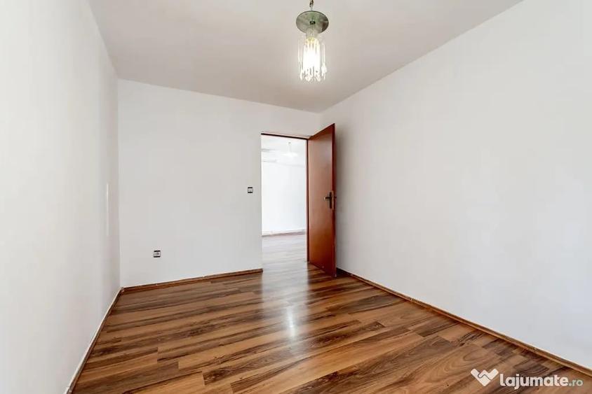 Apartament cu 3 camere semidecomandat în Central