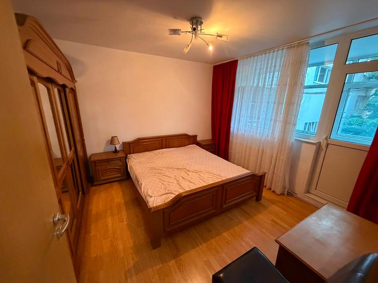 Apartament cu 4 camere decomandat în Titan